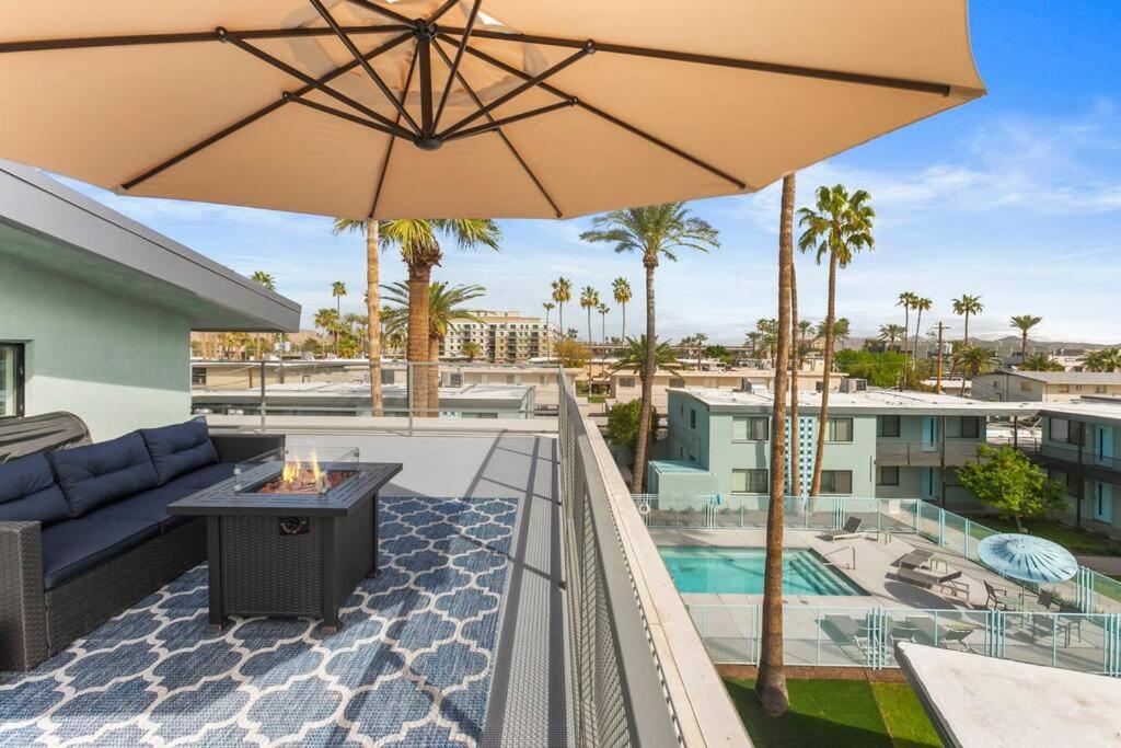 Micro Studio With Balcony & Pool View - Walk To Ot スコッツデール エクステリア 写真